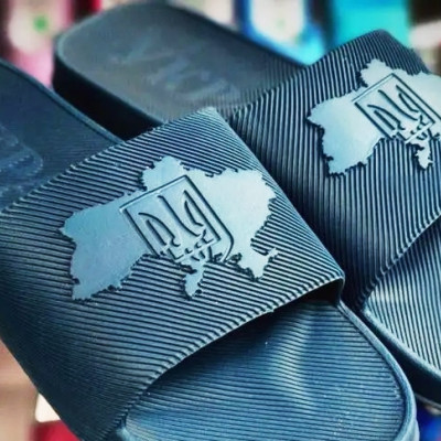 Шльопанці сланці, шлёпанцы мужские, сланцы мужские, шльопанці патріотичні чорні с гербом Шльопанці сланці, шлёпанцы мужские, сланцы мужские, шльопанці патріотичні чорні с гербом